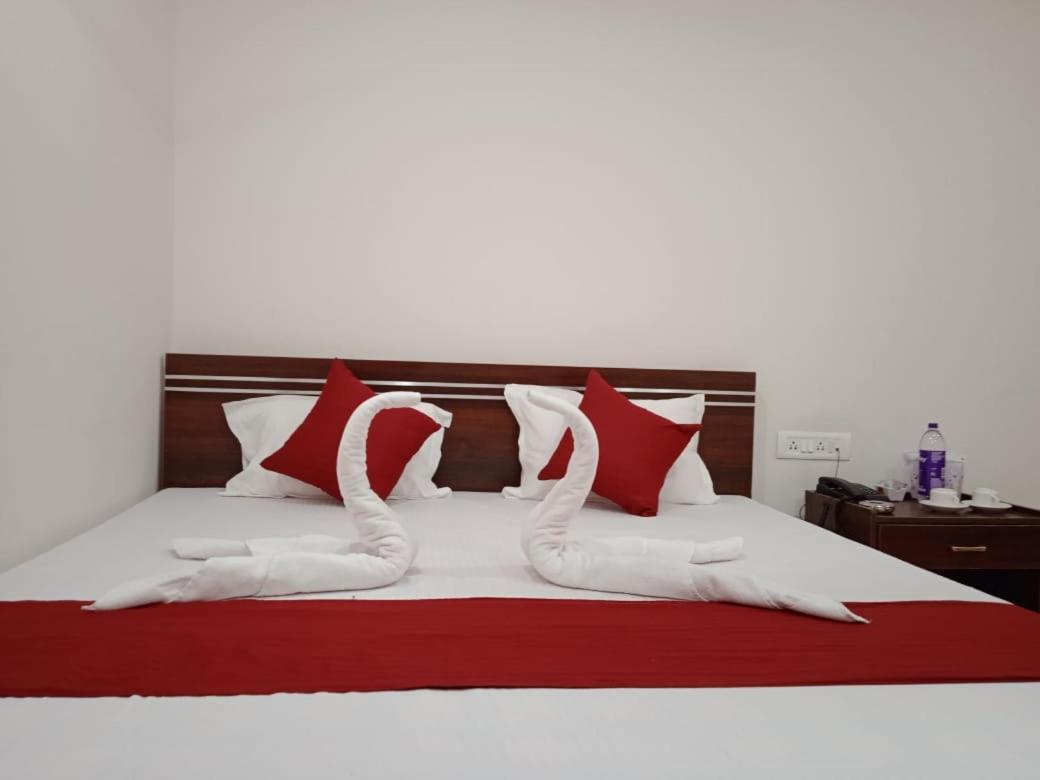 Hotel Haren Grand 구와하티 외부 사진